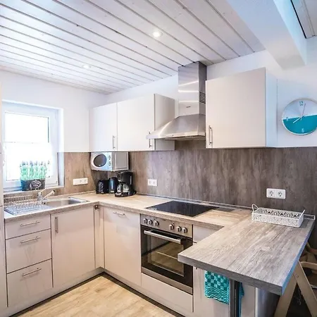 A Gem Of A Modern Retreat *