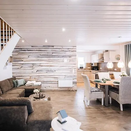 A Gem Of A Modern Retreat *